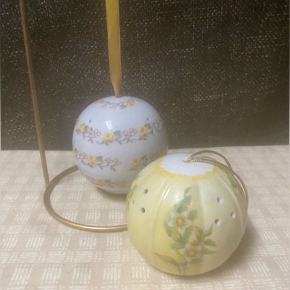 Andre Richard Ball Potpourri Pomander Ornaments - Picture 1 of 16